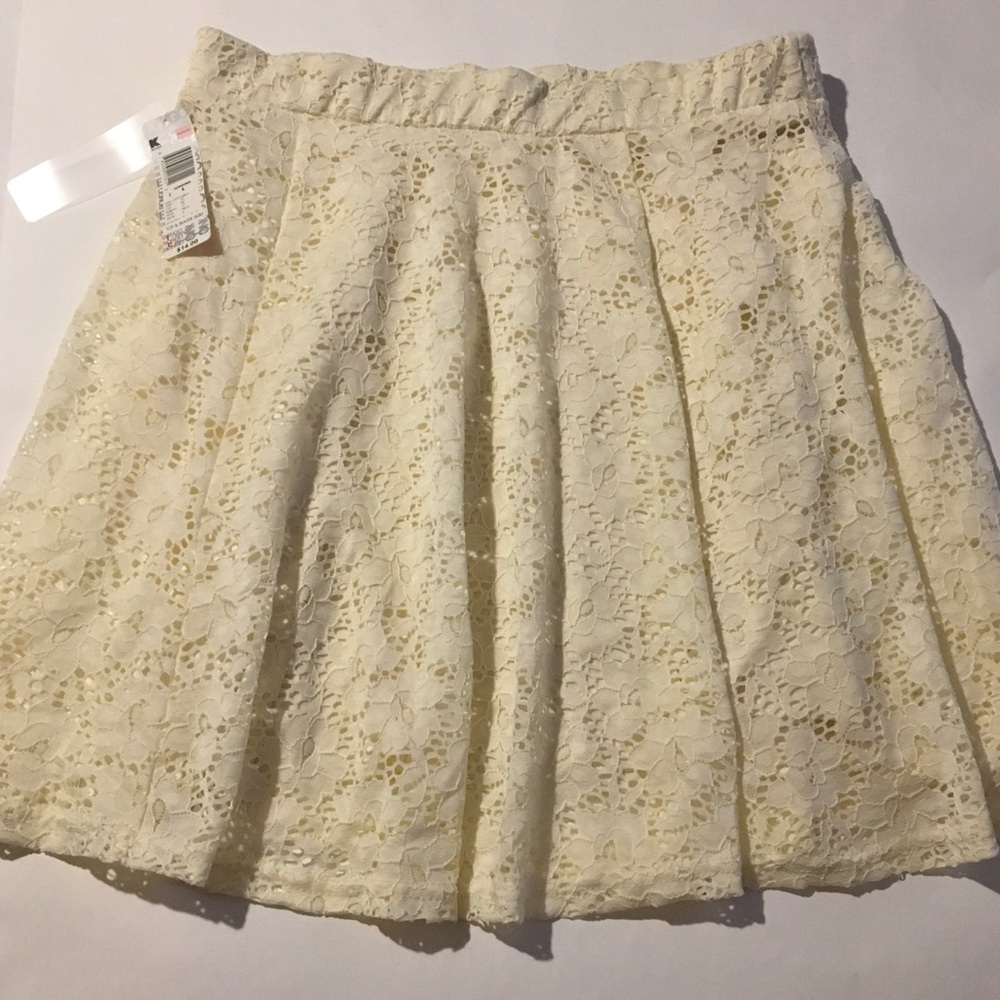 Juniors. Selena Gomez. Super-Cute Skater skirt.